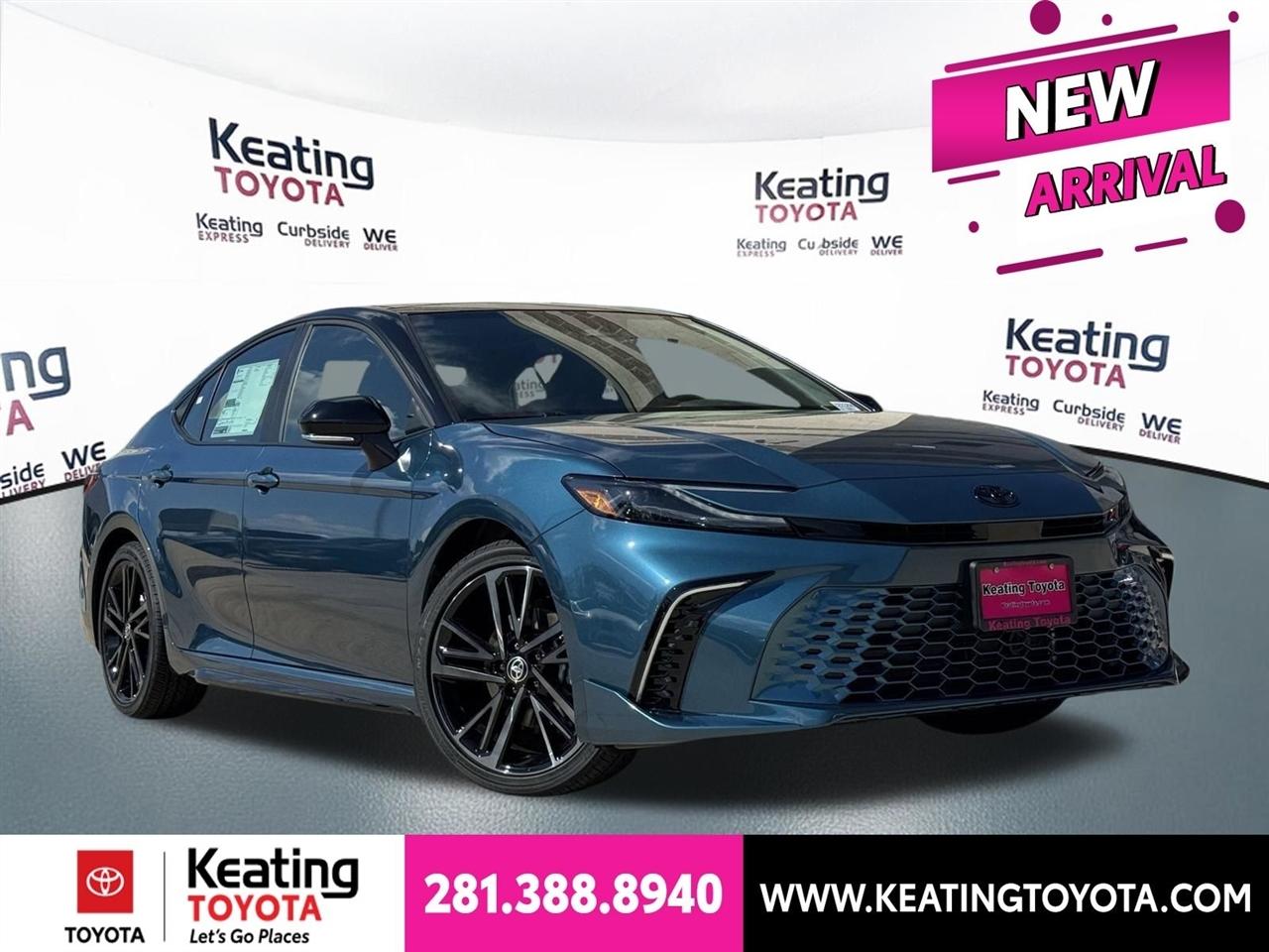 Toyota Camry Hybrid XLE 2026