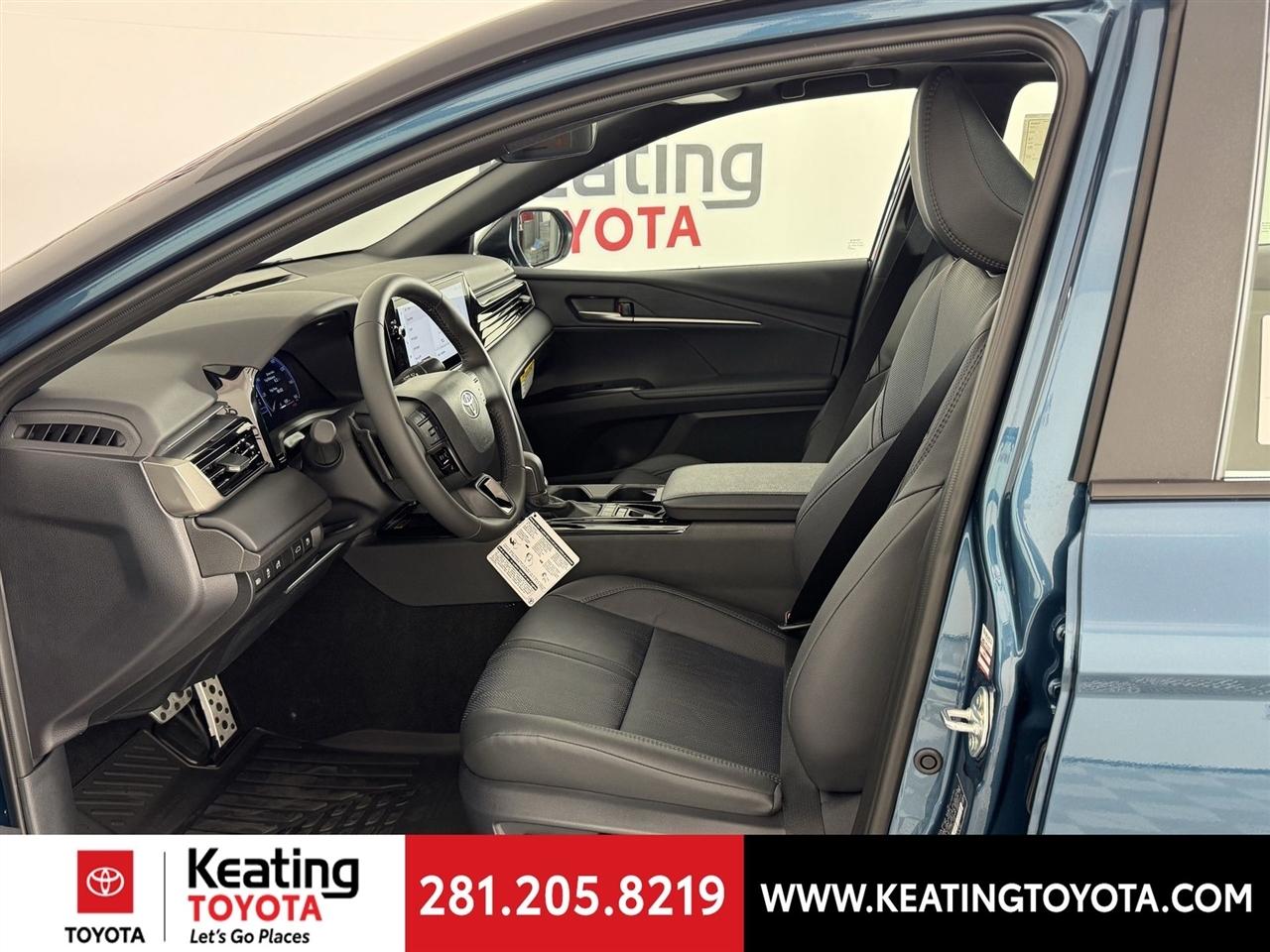 Toyota Camry Hybrid XLE 2026