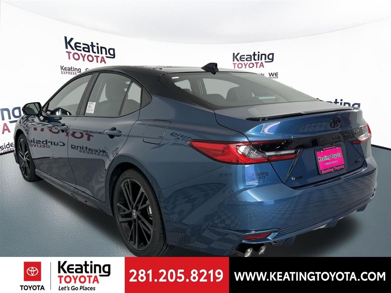 Toyota Camry Hybrid XLE 2026