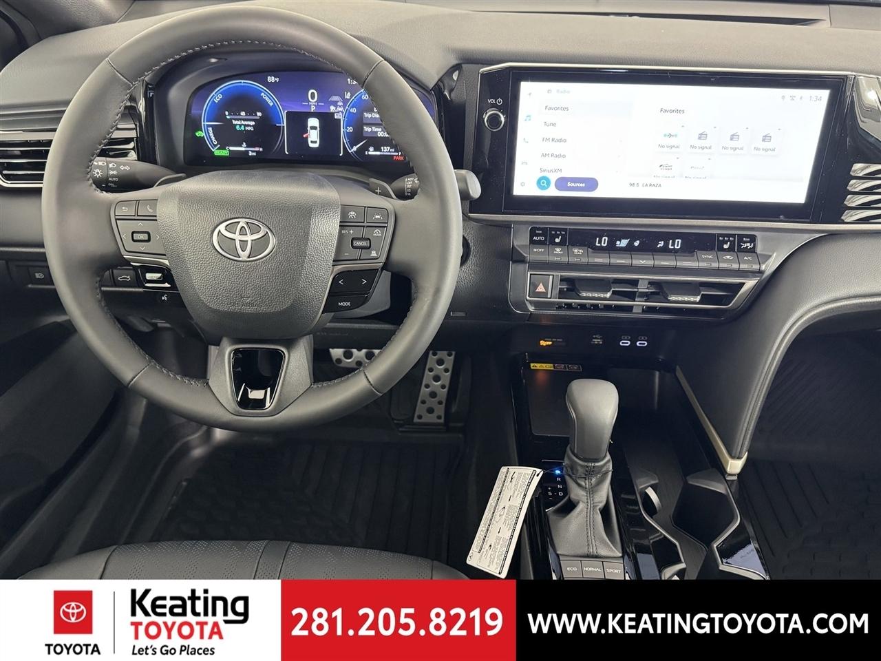 Toyota Camry Hybrid XLE 2026