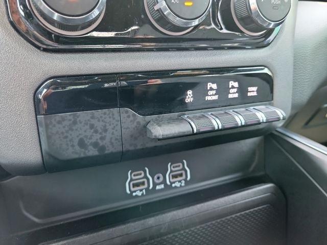 RAM 1500 Big Horn Crew Cab SWB 4WD 2025
