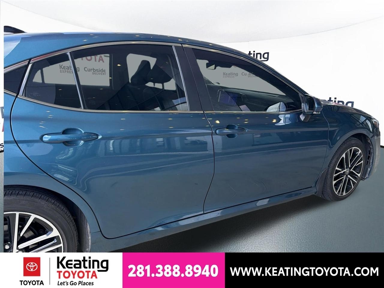 Toyota Camry Hybrid XLE 2025