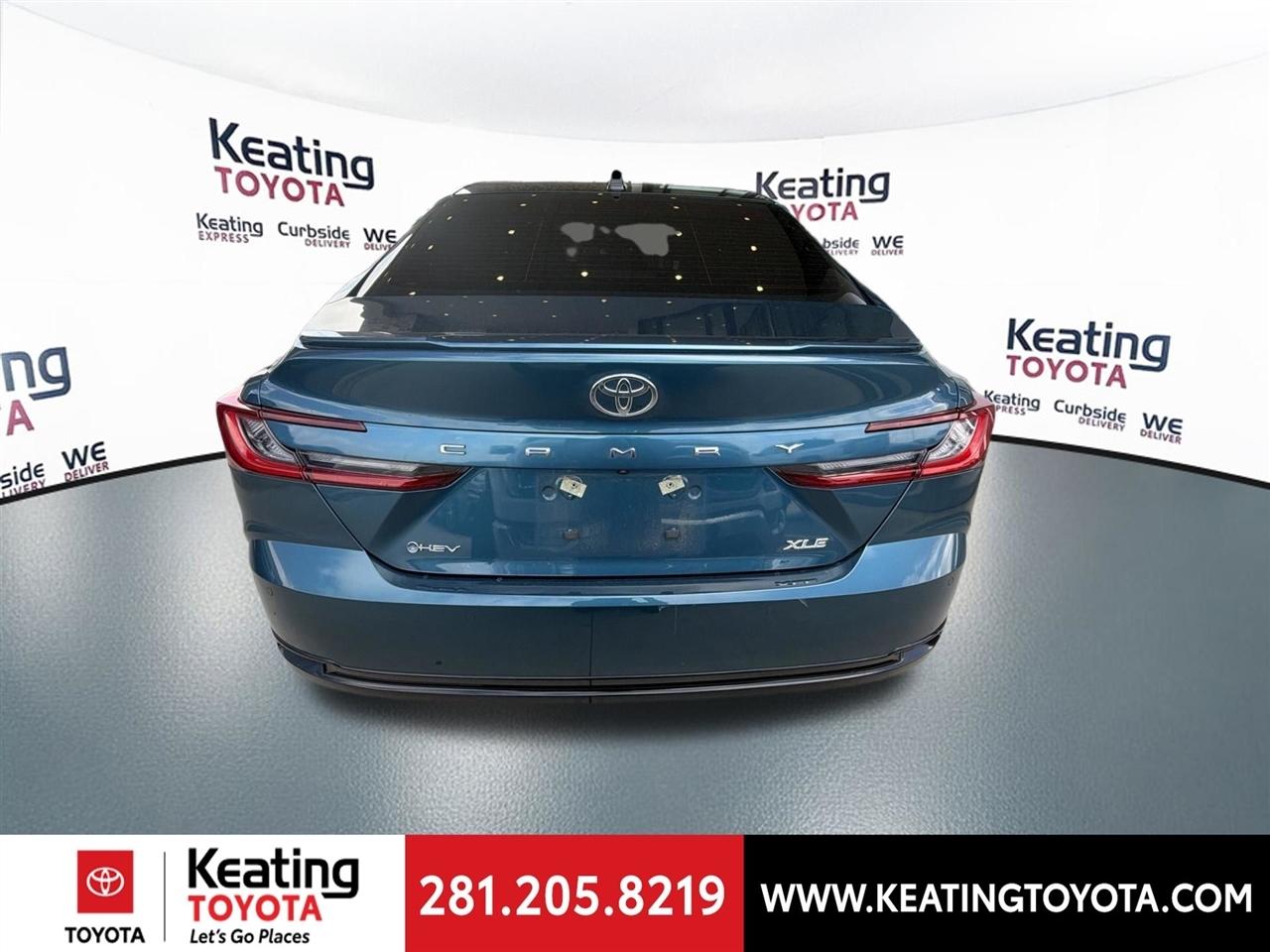 Toyota Camry Hybrid XLE 2025