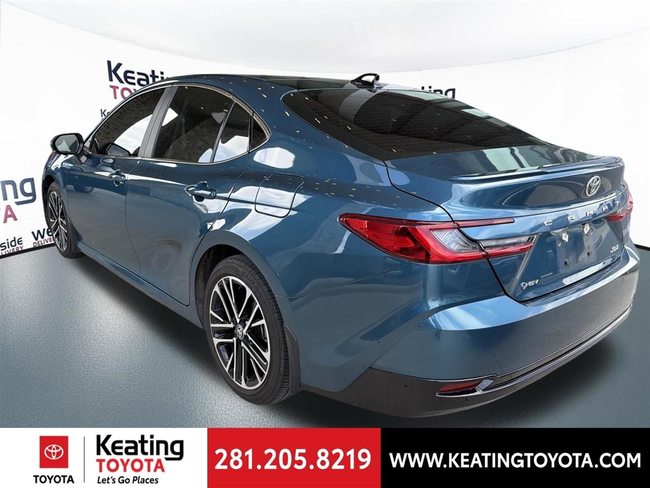 Toyota Camry Hybrid XLE 2025