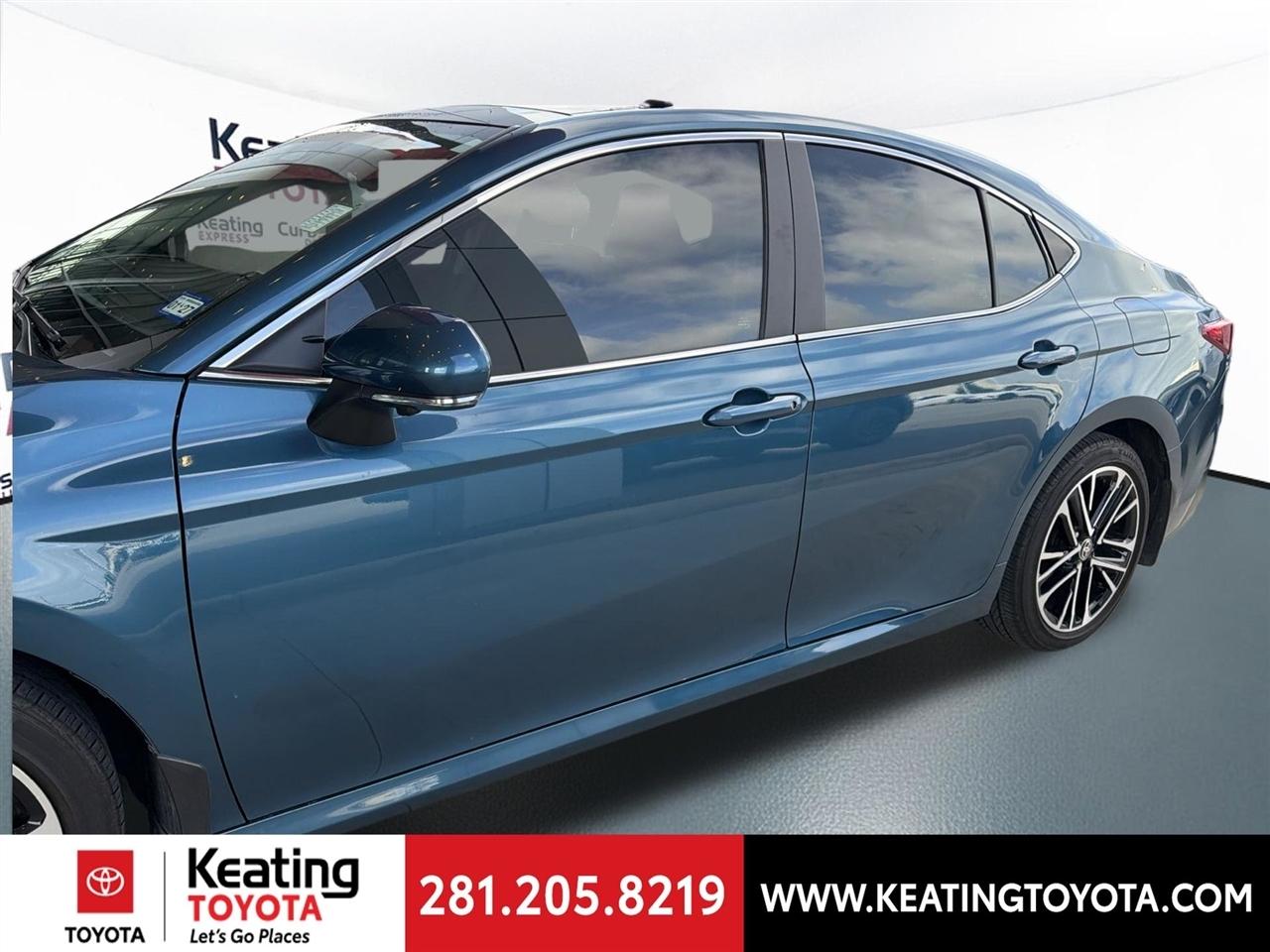 Toyota Camry Hybrid XLE 2025