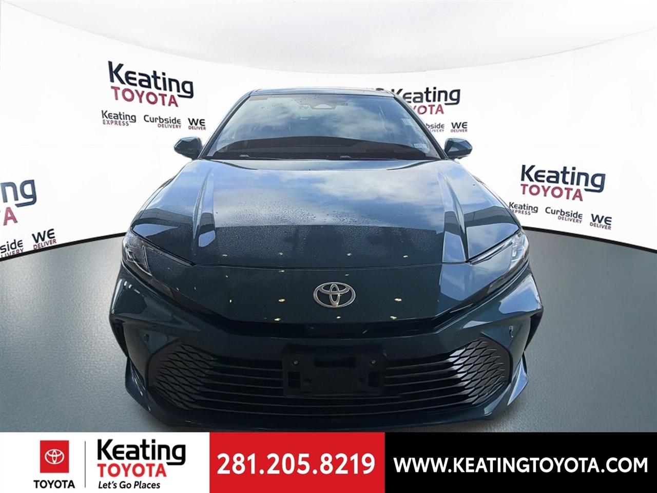 Toyota Camry Hybrid XLE 2025