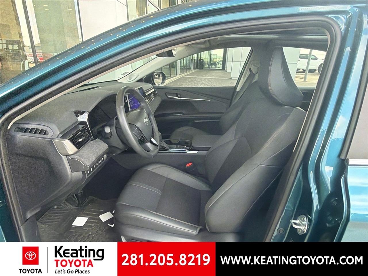 Toyota Camry Hybrid XLE 2025