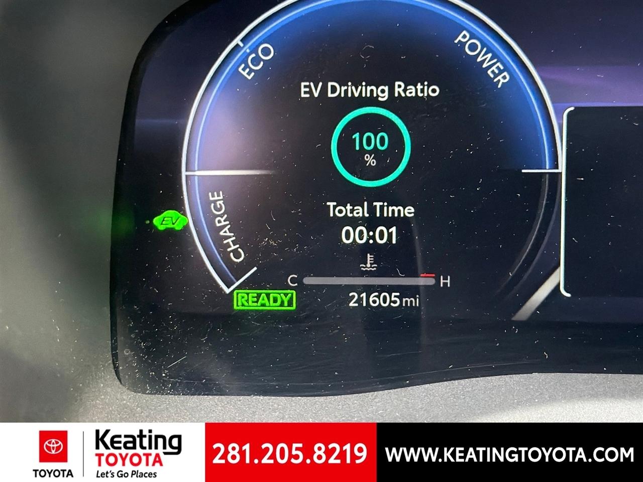 Toyota Camry Hybrid XLE 2025