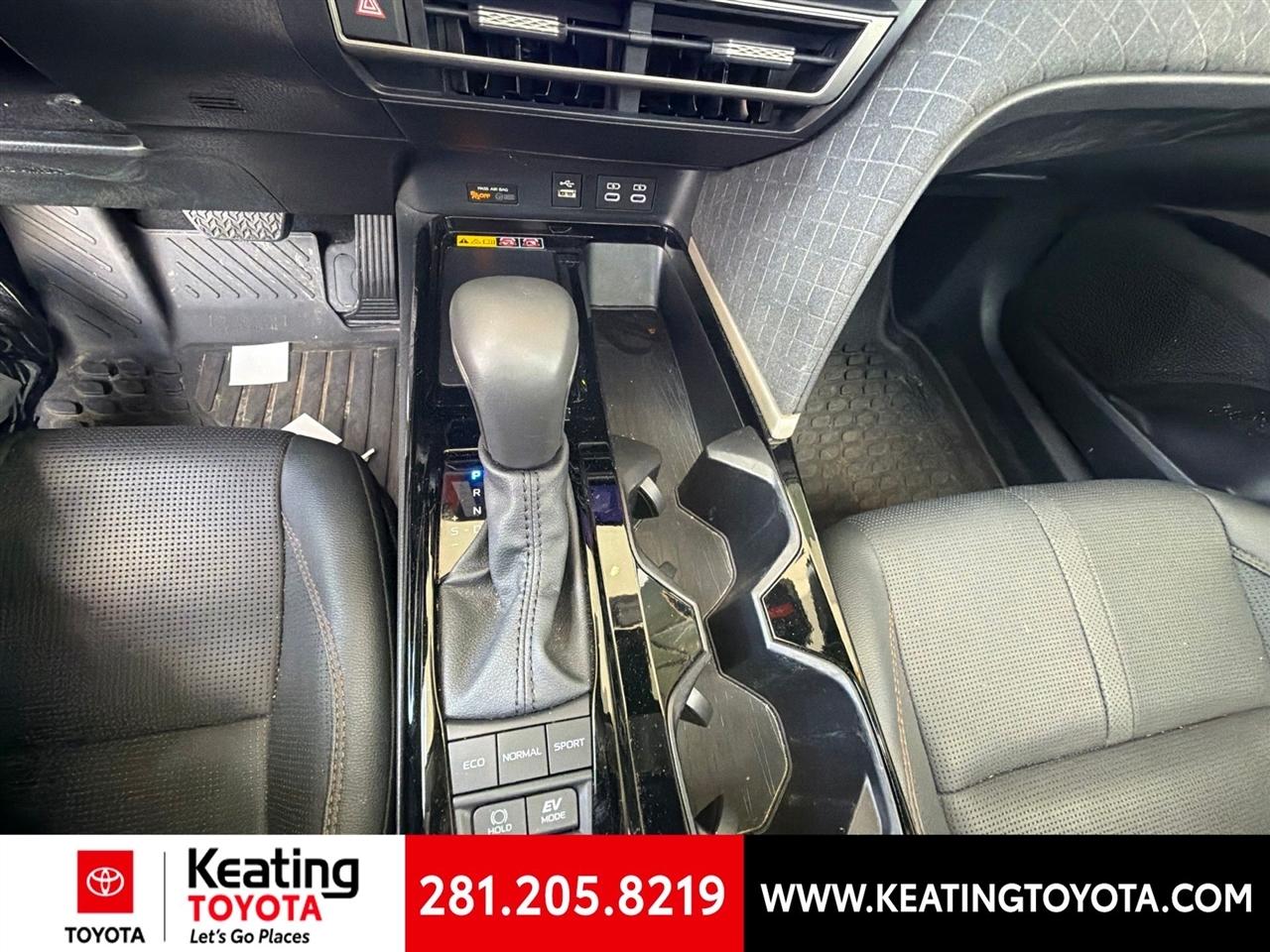Toyota Camry Hybrid XLE 2025
