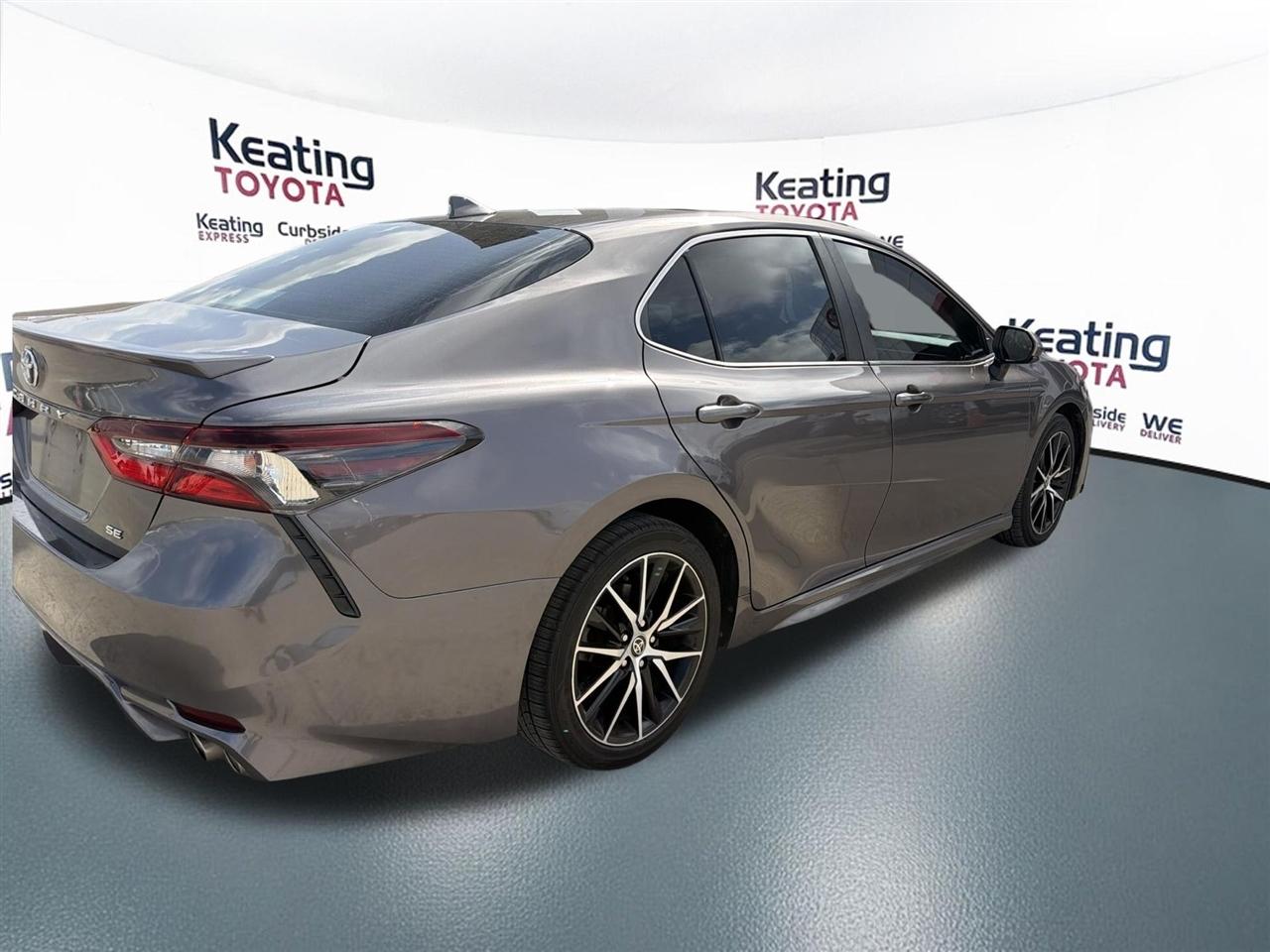 Toyota Camry SE 2021