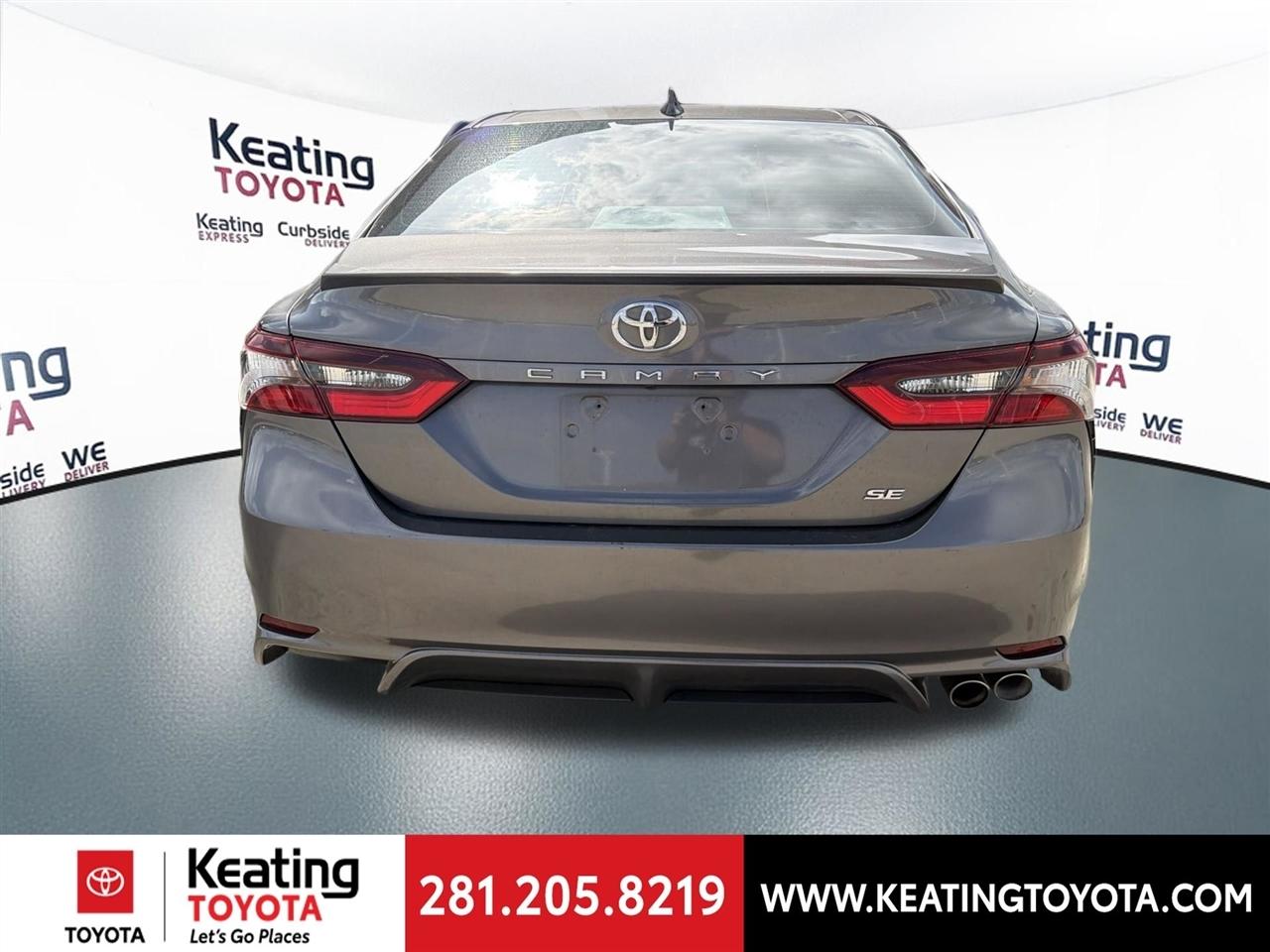 Toyota Camry SE 2021