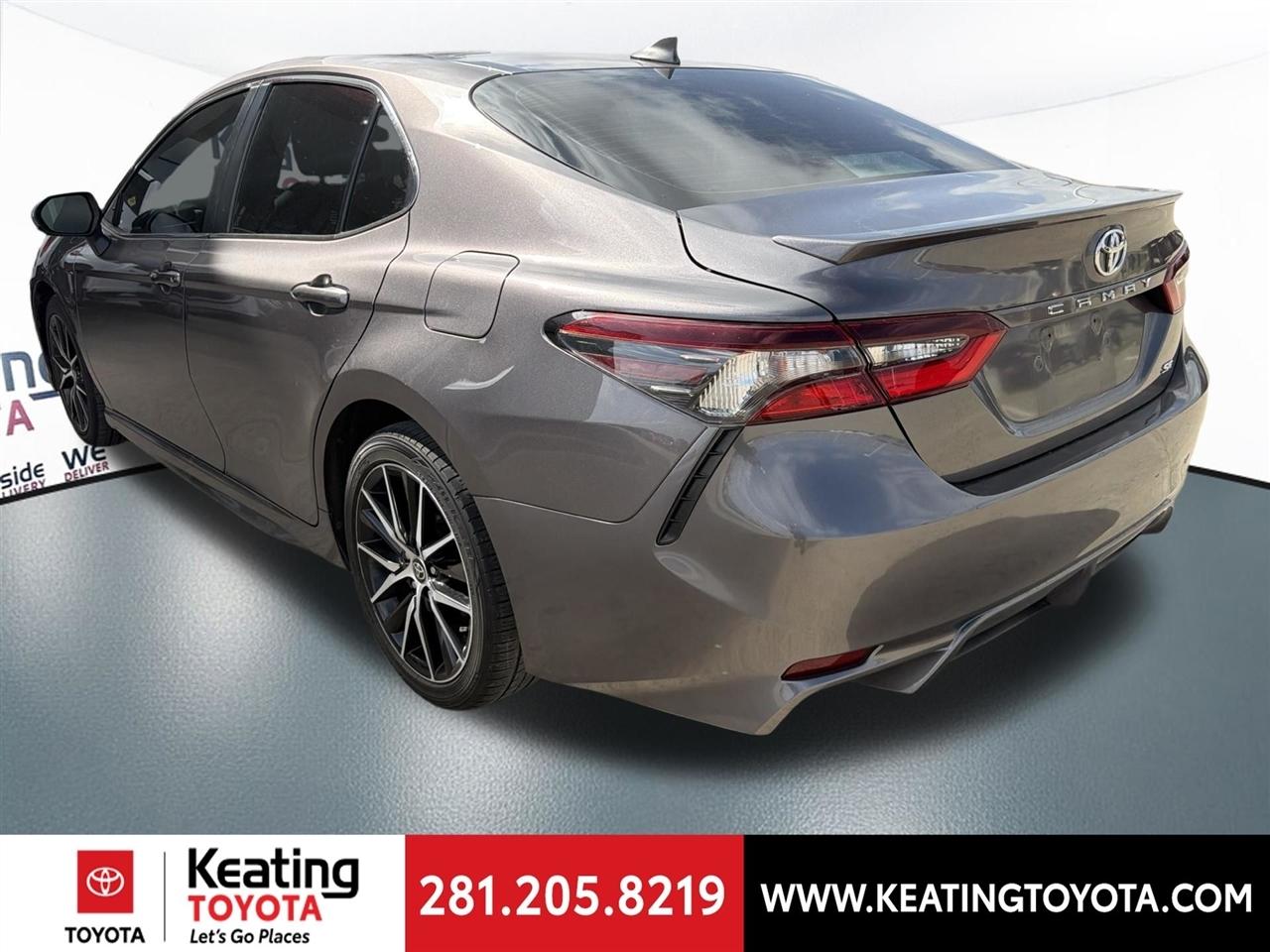Toyota Camry SE 2021