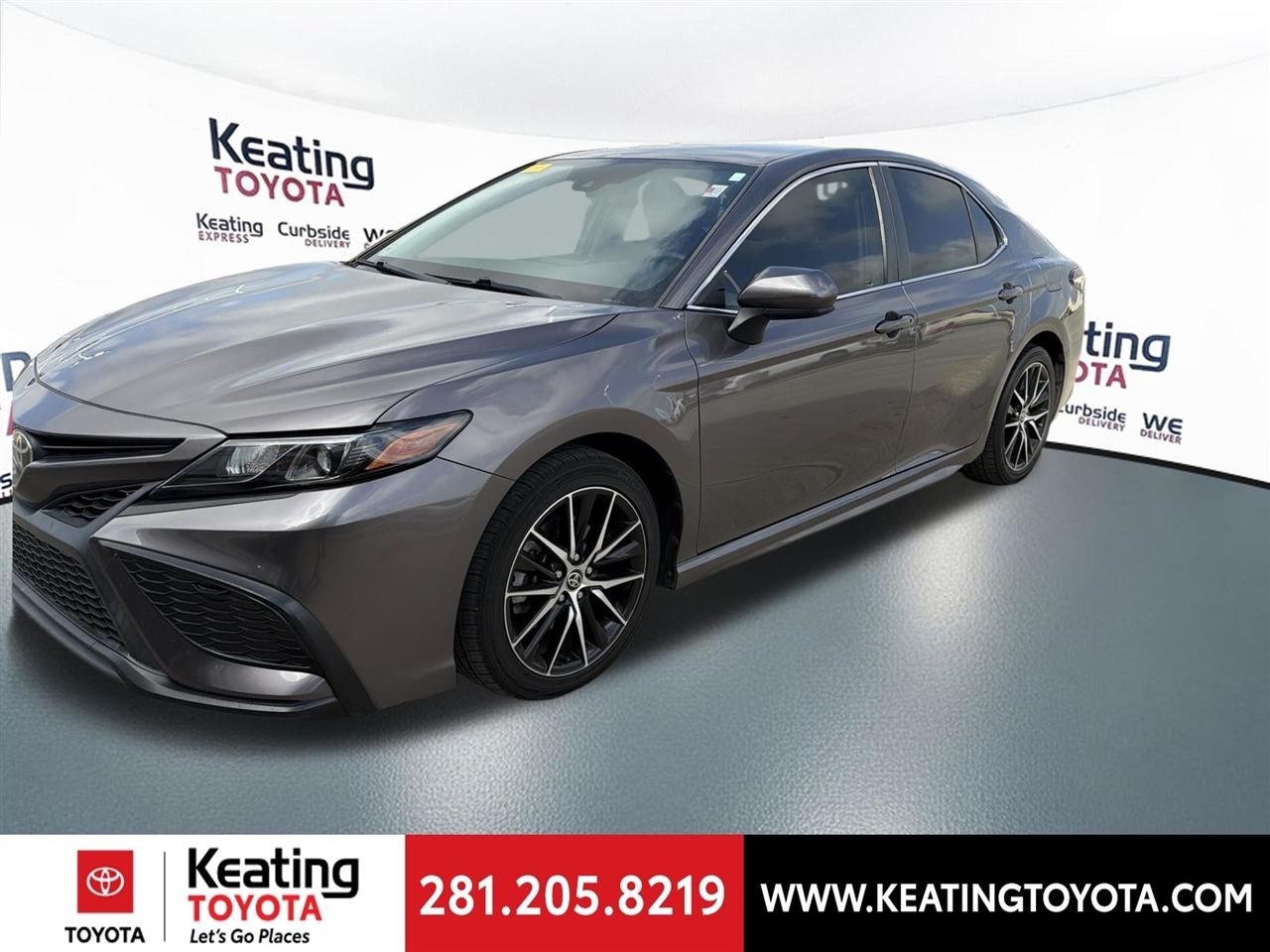 Toyota Camry SE 2021
