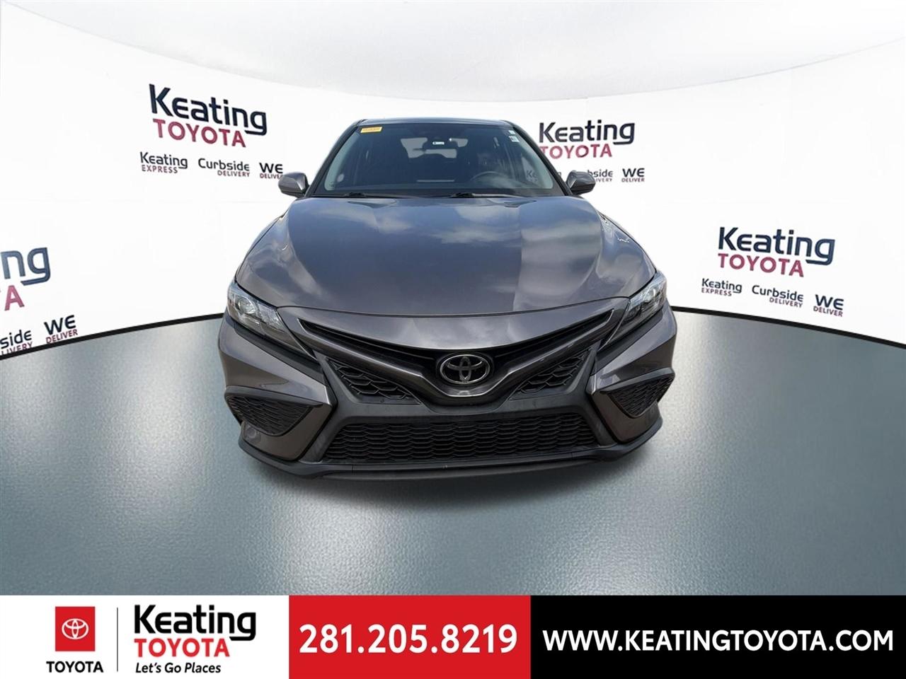 Toyota Camry SE 2021