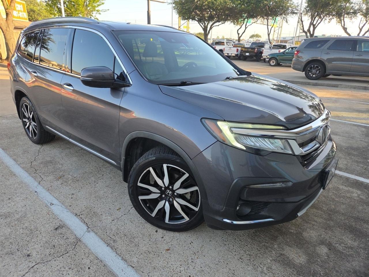 Honda Pilot Touring w/Rear Captains Chairs 2021