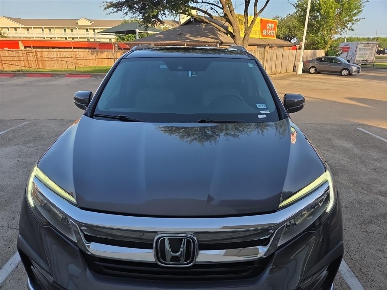 Honda Pilot Touring w/Rear Captains Chairs 2021