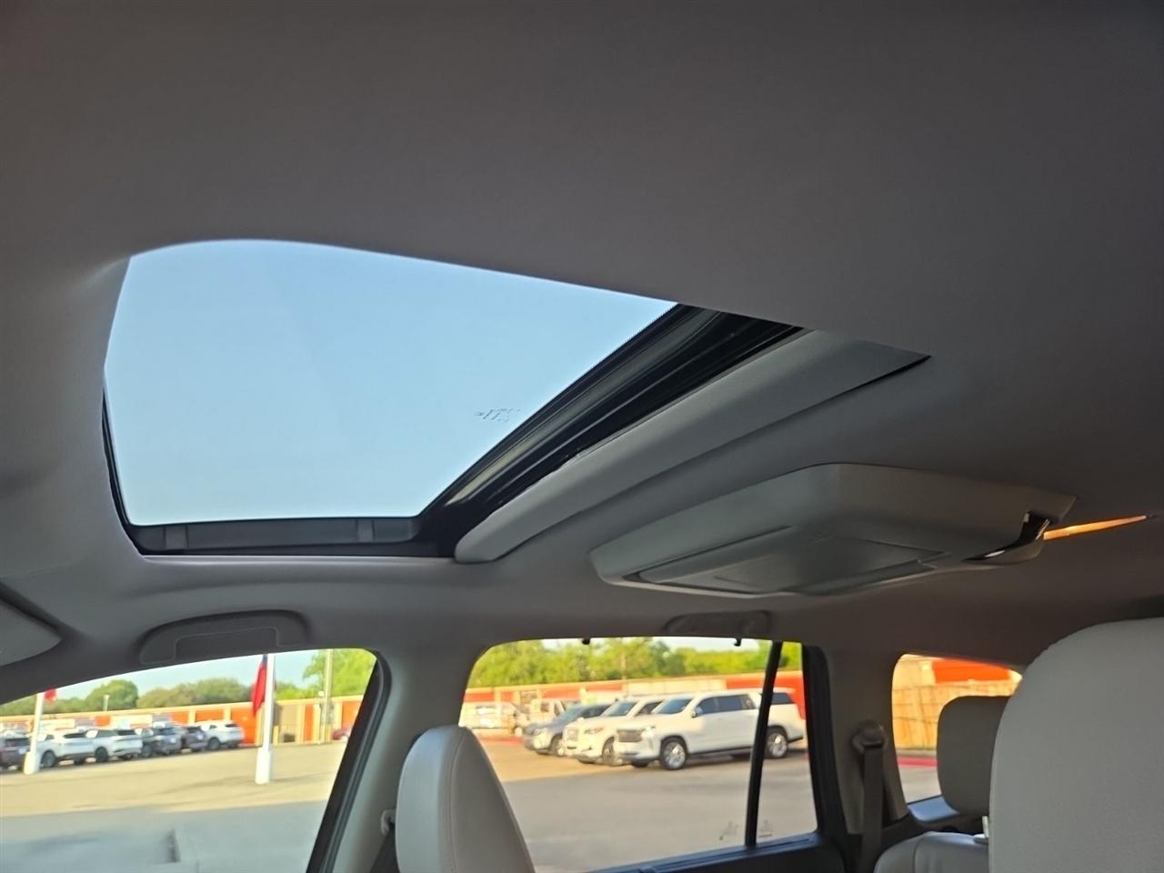 Honda Pilot Touring w/Rear Captains Chairs 2021