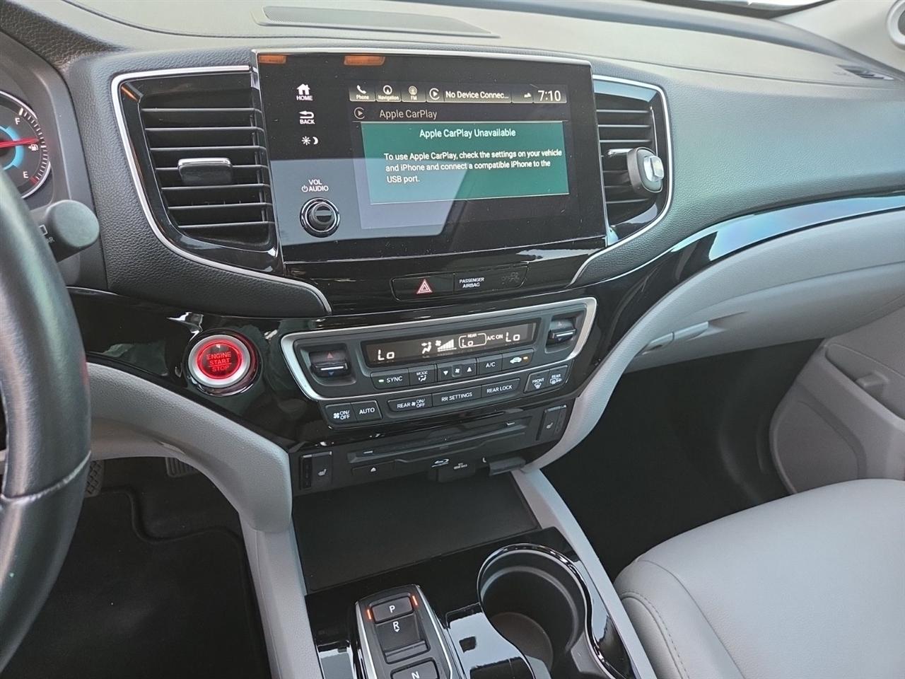 Honda Pilot Touring w/Rear Captains Chairs 2021