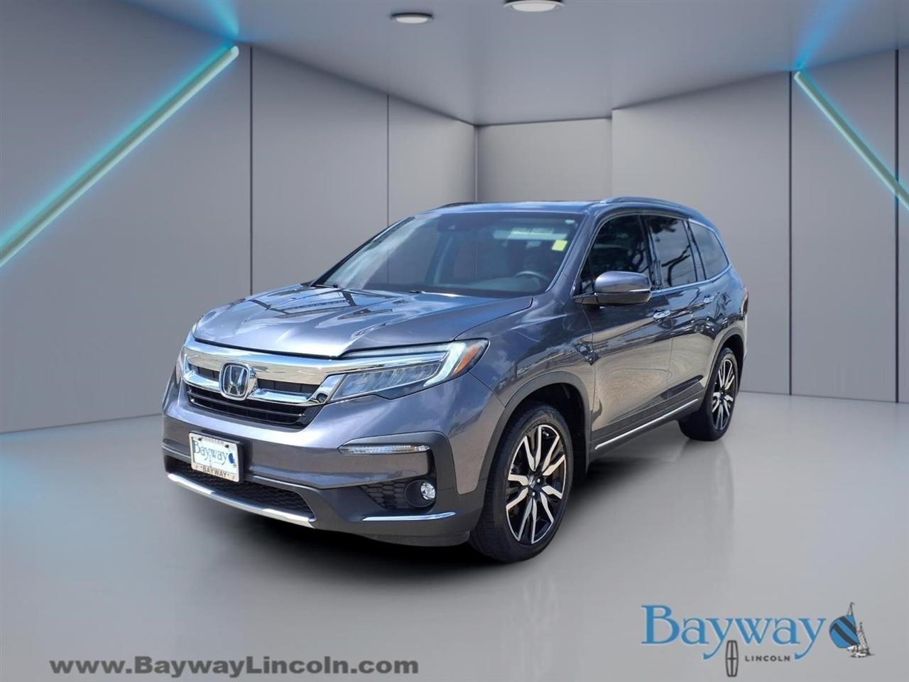 Honda Pilot Touring w/Rear Captains Chairs 2021