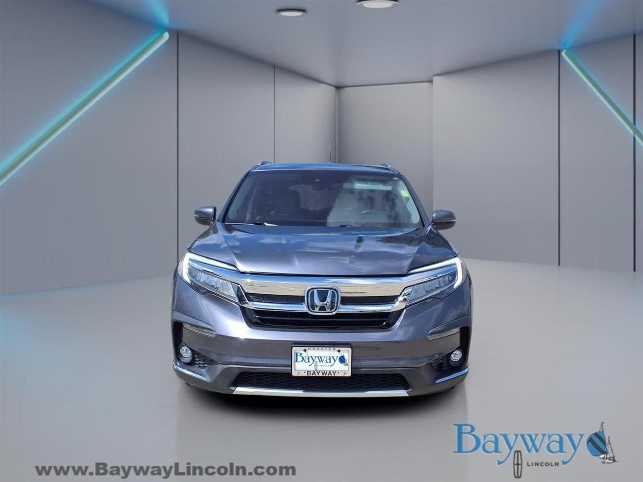 Honda Pilot Touring w/Rear Captains Chairs 2021