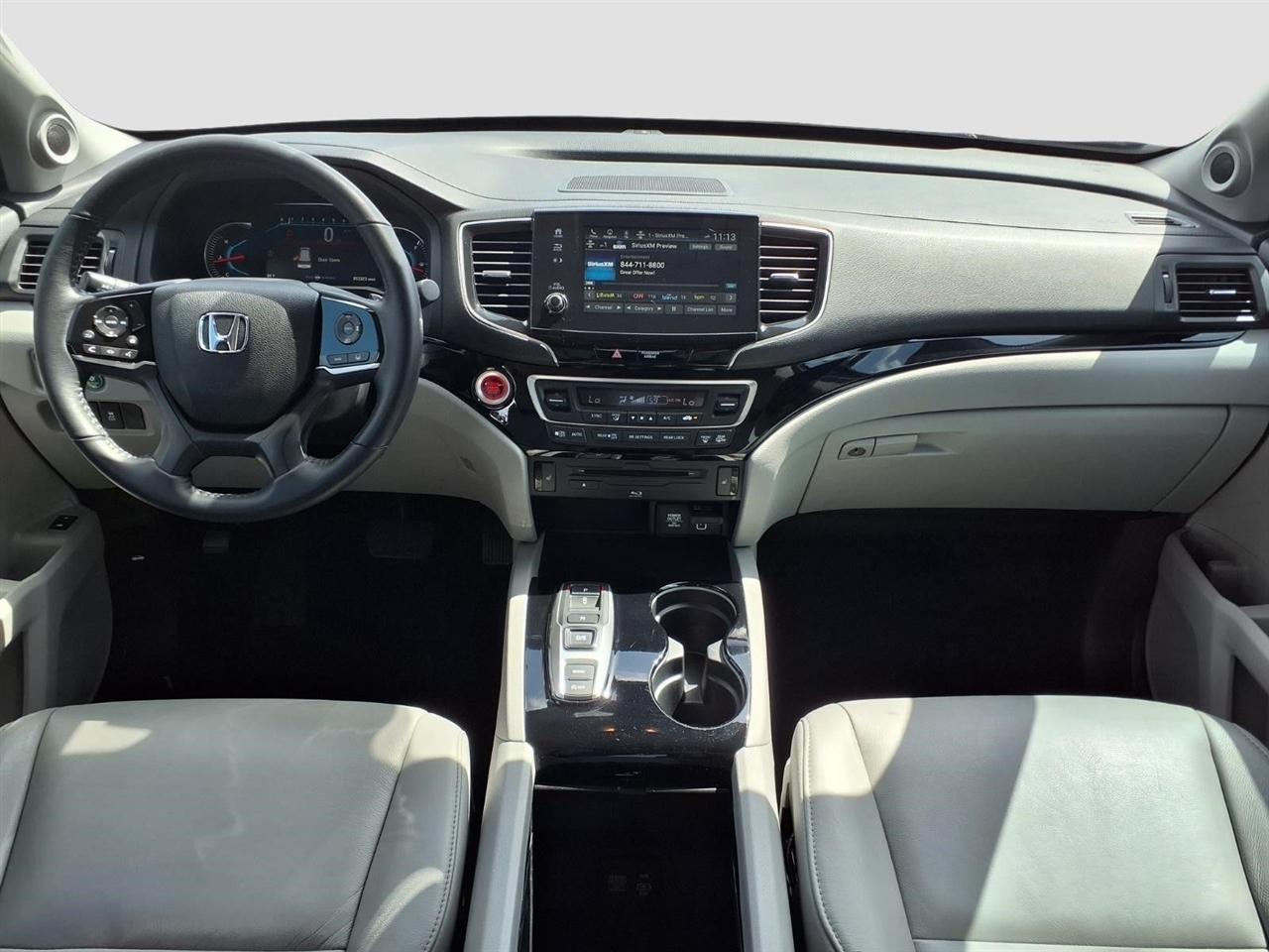 Honda Pilot Touring w/Rear Captains Chairs 2021