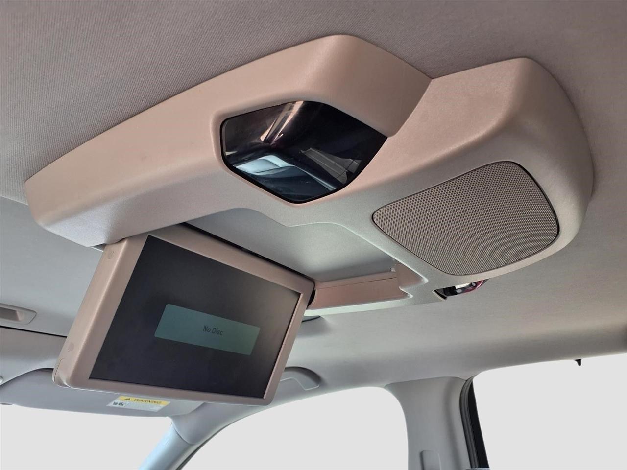 Honda Pilot Touring w/Rear Captains Chairs 2021