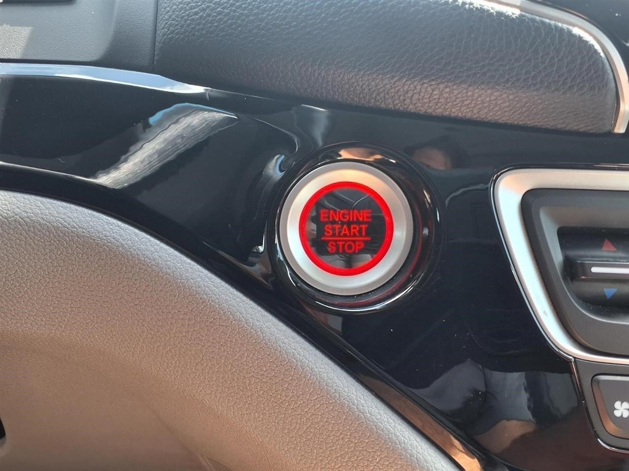 Honda Pilot Touring w/Rear Captains Chairs 2021