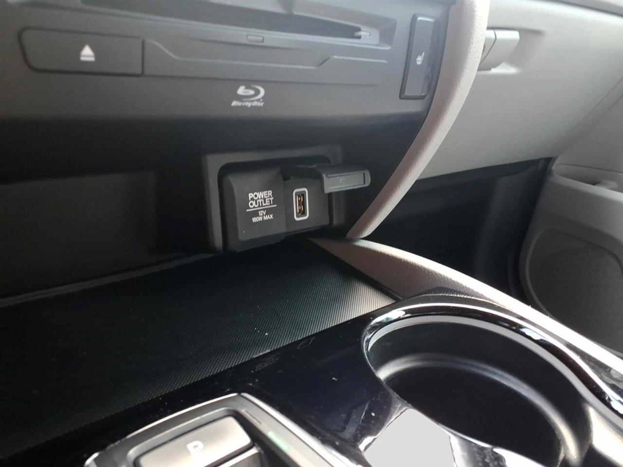 Honda Pilot Touring w/Rear Captains Chairs 2021
