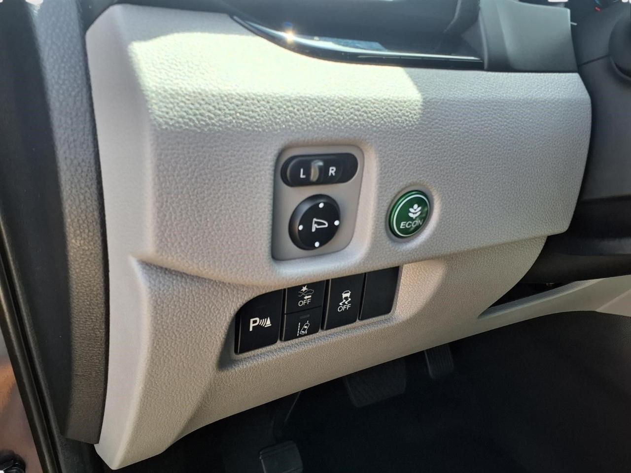 Honda Pilot Touring w/Rear Captains Chairs 2021