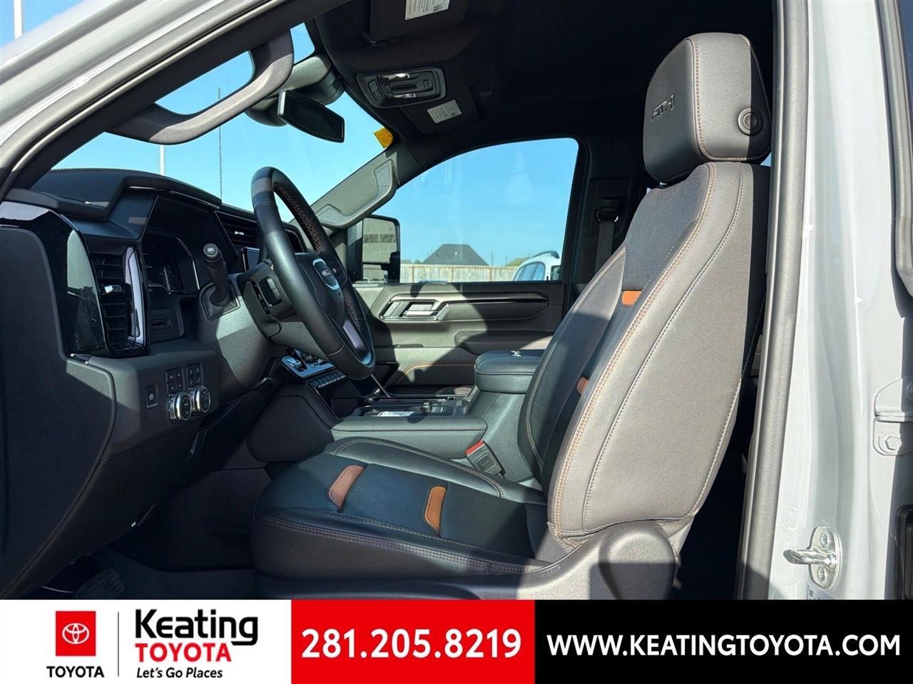 GMC Sierra 2500HD AT4 Crew Cab 4WD 2025