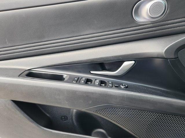 Hyundai Elantra Limited 2025