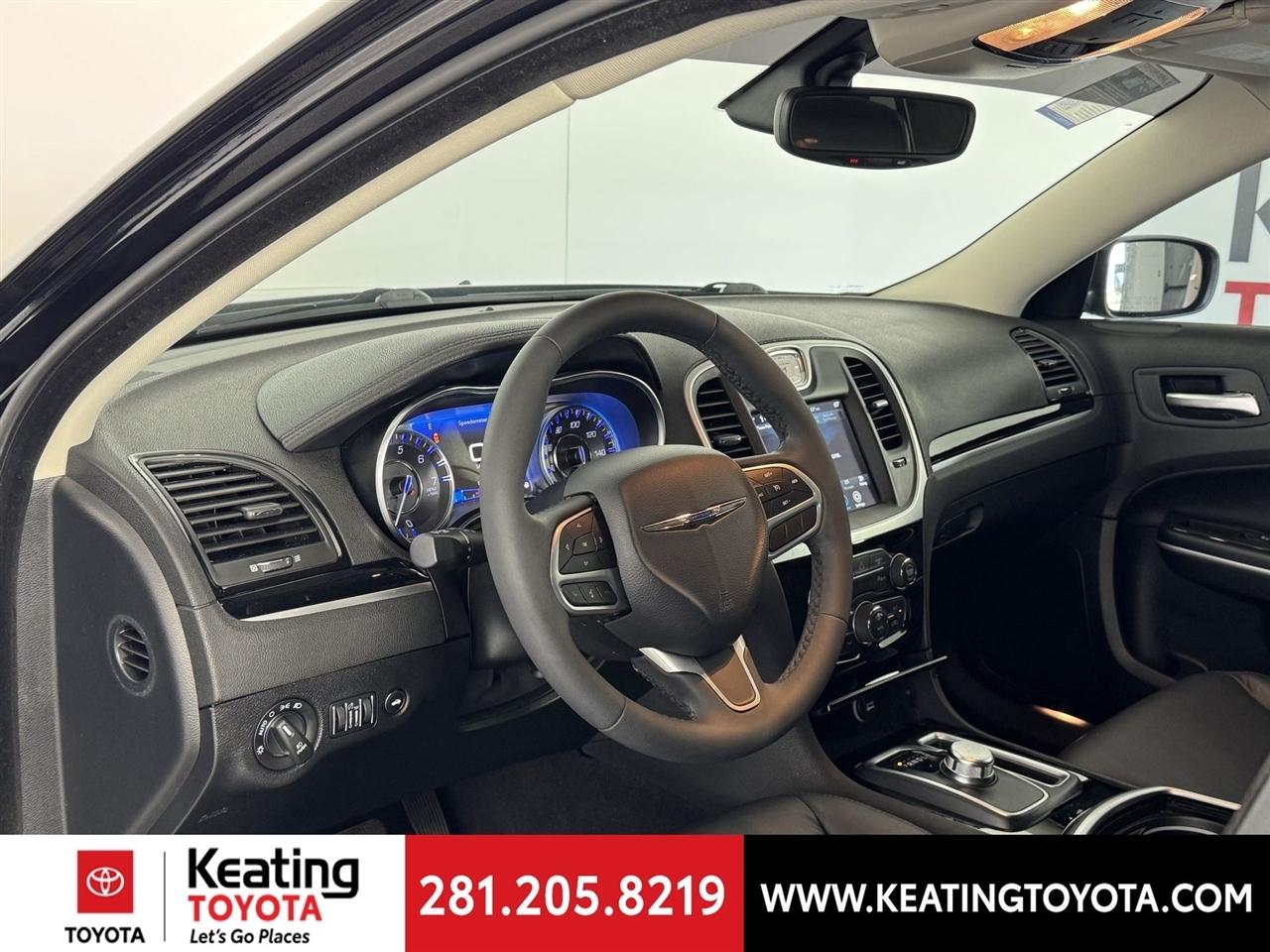 Chrysler 300 Touring L 2023