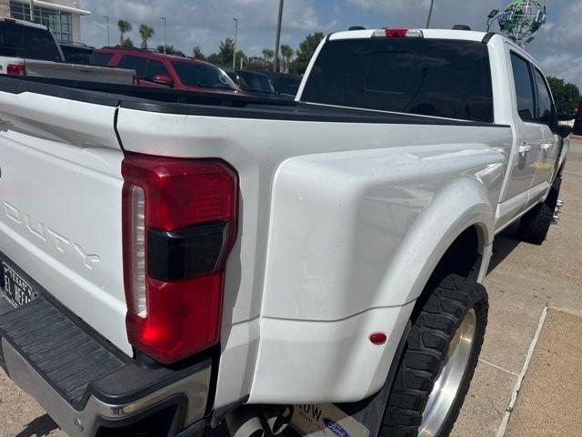 Ford F-350 SD Lariat Crew Cab Long Bed DRW 4WD 2024
