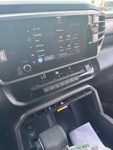 Toyota Tundra SR5 CrewMax 4WD 2025