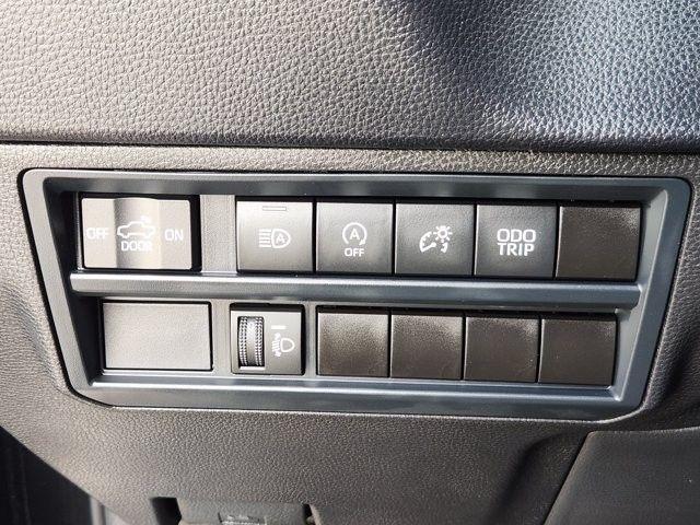 Toyota Tundra SR5 CrewMax 4WD 2025