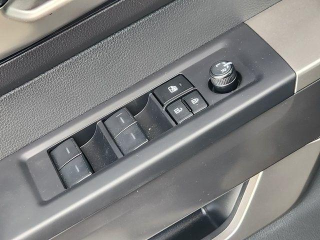 Toyota Tundra SR5 CrewMax 4WD 2025