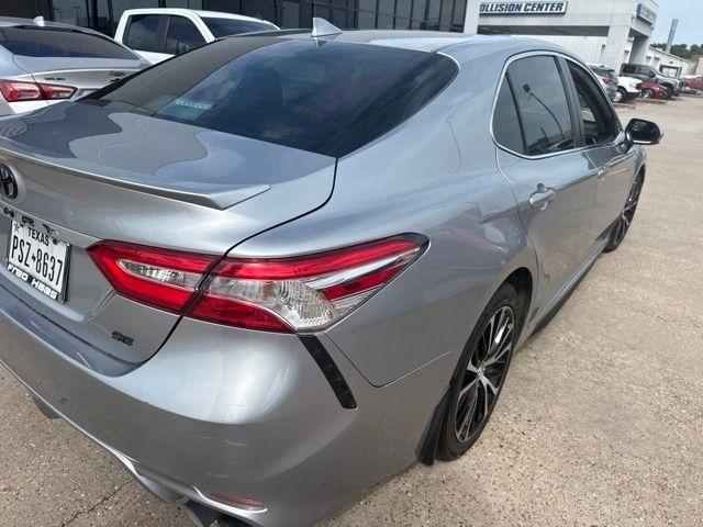 Toyota Camry SE 2020