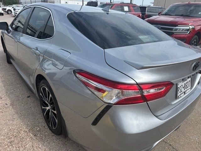Toyota Camry SE 2020