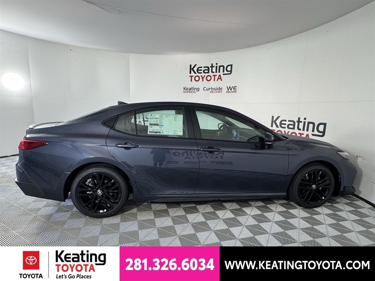 Toyota Camry Hybrid XLE 2026