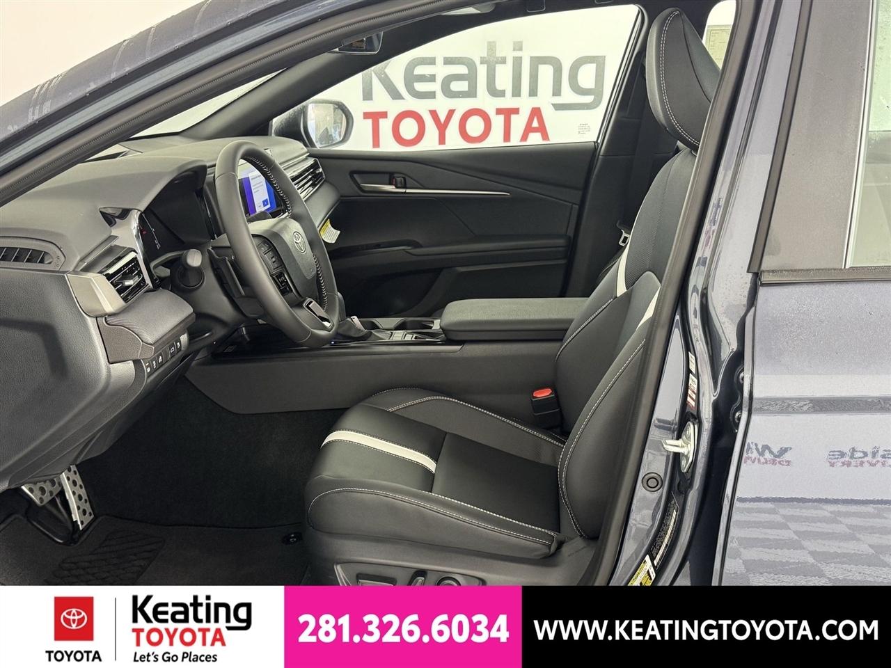 Toyota Camry Hybrid XLE 2026