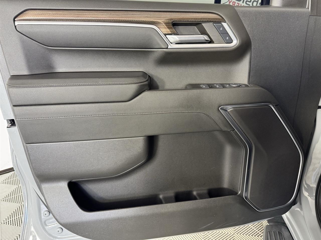 Chevrolet Silverado 1500 RST Crew Cab 2WD 2024