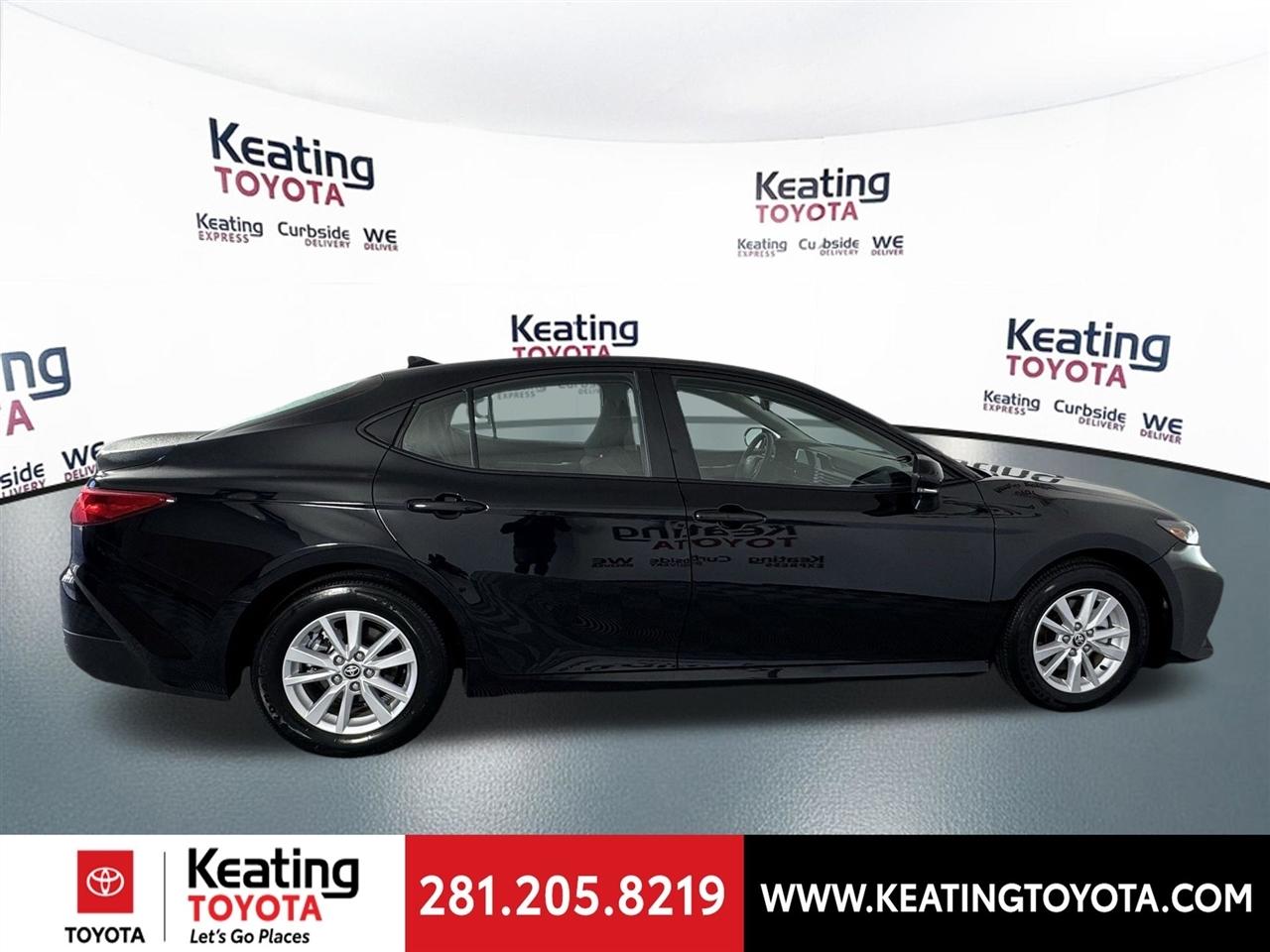 Toyota Camry Hybrid XLE 2026