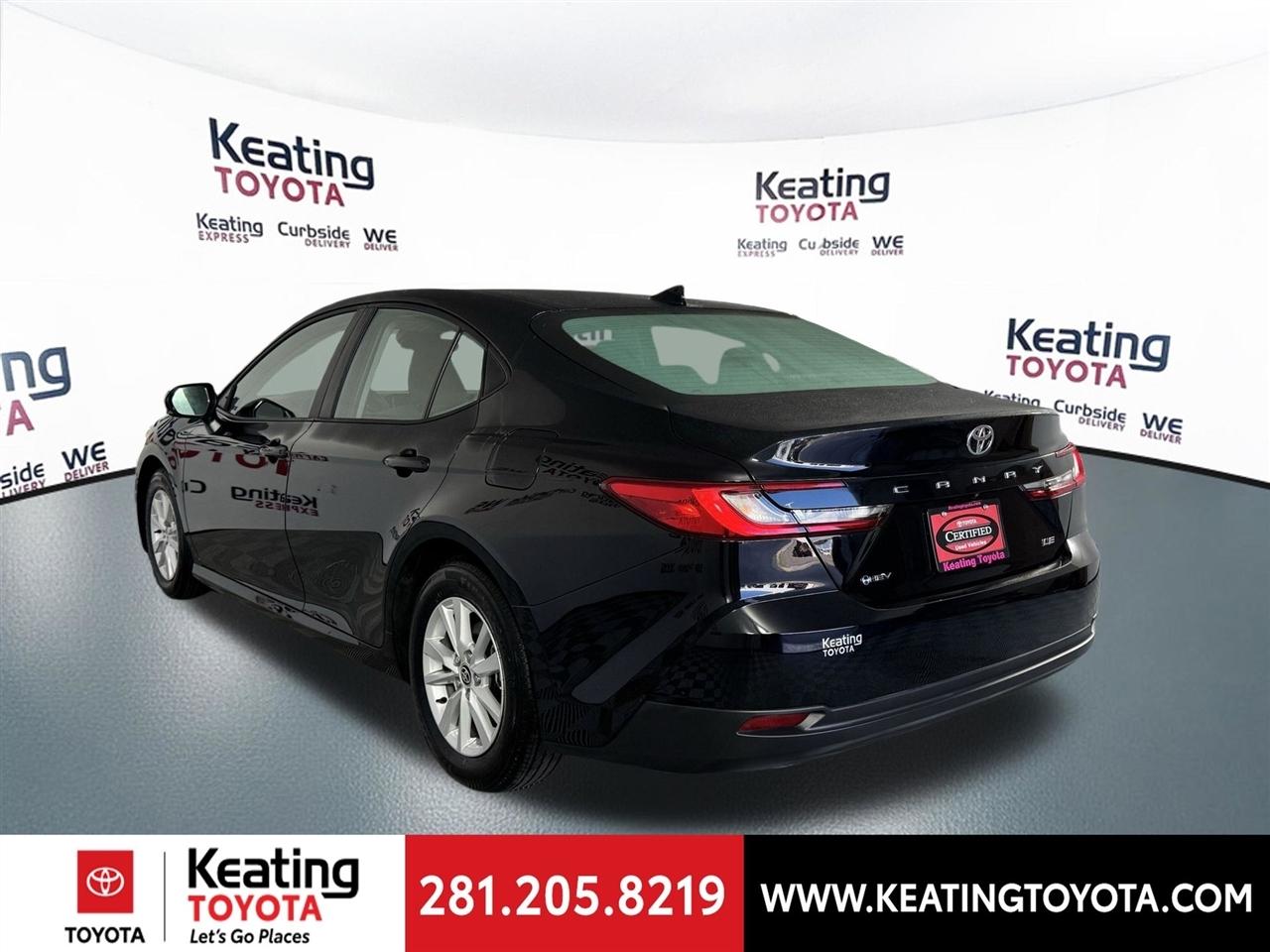 Toyota Camry Hybrid XLE 2026