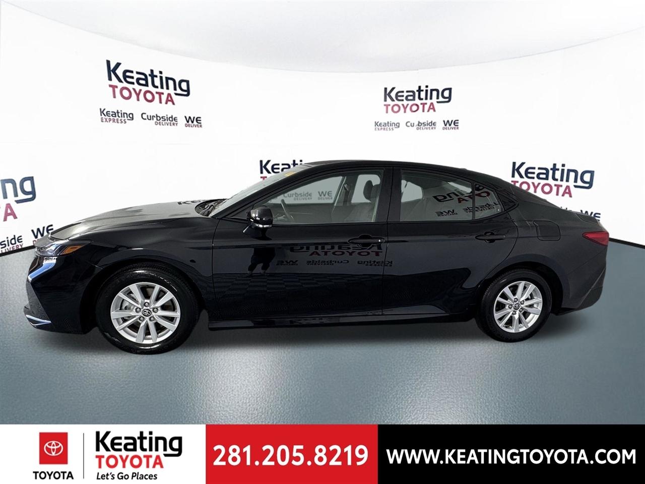Toyota Camry Hybrid XLE 2026