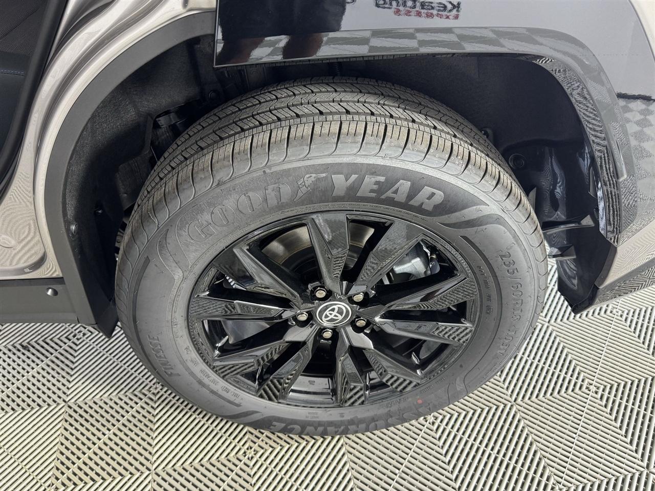 Toyota RAV4 Plug-In Hybrid SE 2026