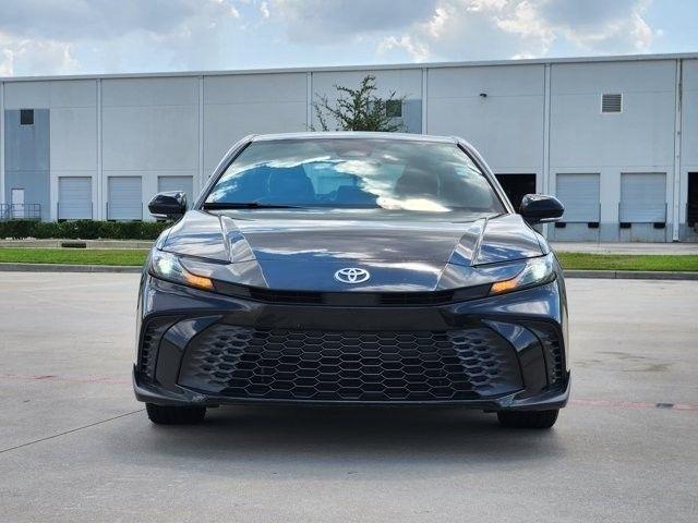Toyota Camry Hybrid XLE 2025