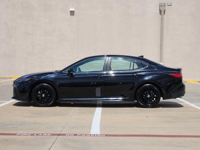 Toyota Camry Hybrid XLE 2025