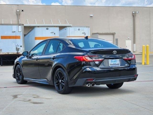 Toyota Camry Hybrid XLE 2025