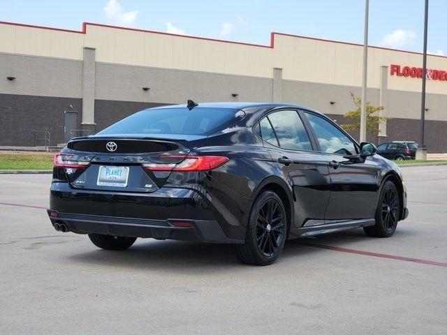 Toyota Camry Hybrid XLE 2025