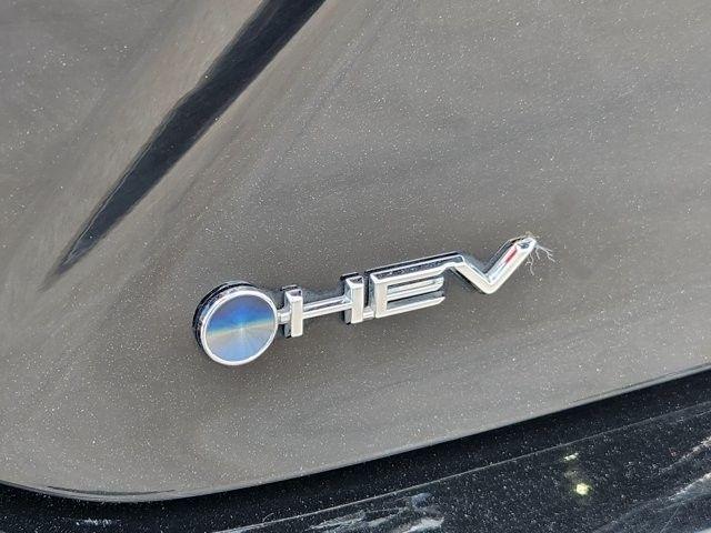 Toyota Camry Hybrid XLE 2025